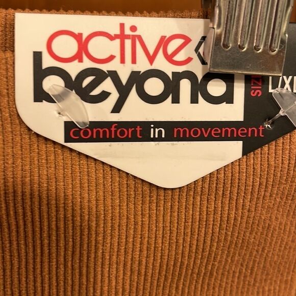 𝅺NWT Beyond Active shorts in the color rosebud. - Picture 7 of 9